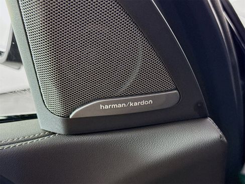 Used 2025 BMW X5 M60i w/ Climate Comfort Package image 19