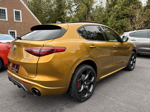 Used 2022 Alfa Romeo Stelvio Veloce image 5