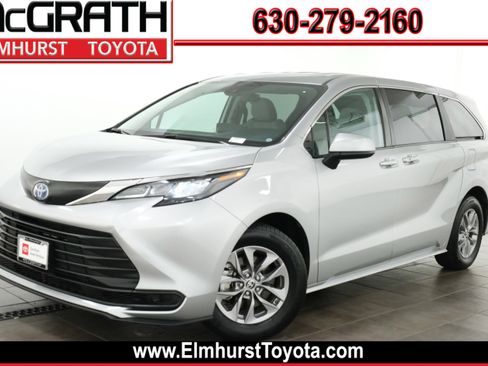 Certified 2024 Toyota Sienna LE image 1
