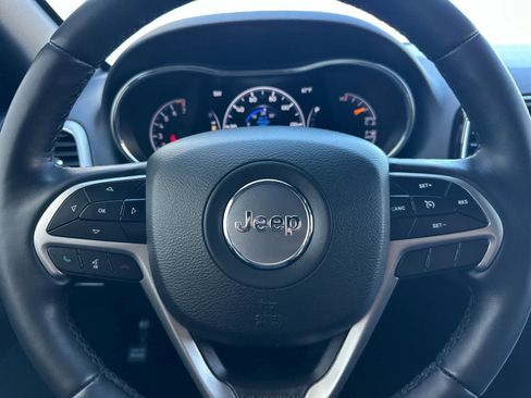 Used 2022 Jeep Grand Cherokee Laredo X AWD/4WD image 24