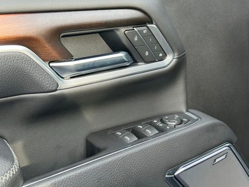 Used 2025 GMC Sierra 2500 Denali w/ Denali Reserve Package image 16