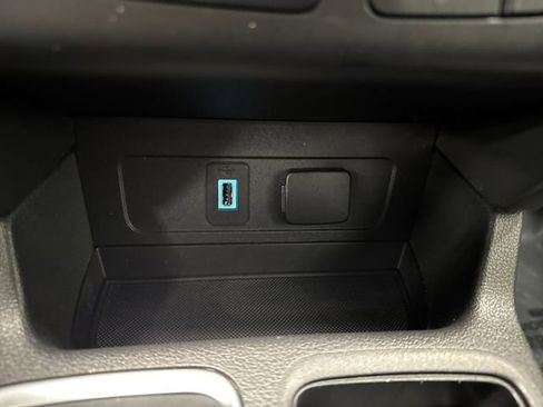 Used 2019 Ford Escape SE image 22