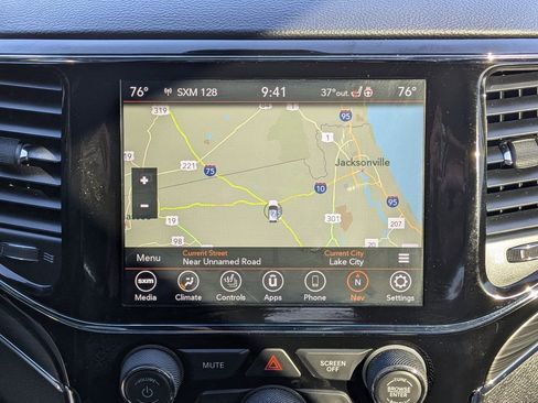 Used 2021 Jeep Grand Cherokee Limited image 32