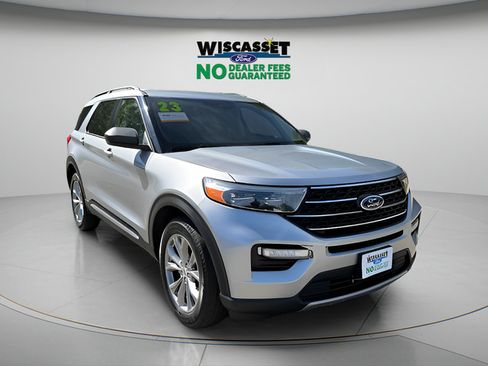 Used 2023 Ford Explorer XLT w/ Equipment Group 202A AWD/4WD image 26