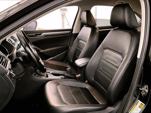 Used 2017 Volkswagen Passat 1.8T R-Line image 24