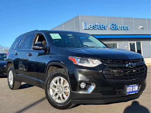 Used 2019 Chevrolet Traverse LT w/ LPO, Blackout Package image 2