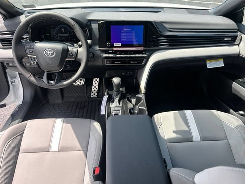 New 2026 Toyota Camry Hybrid FWD image 12