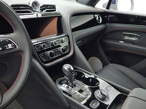 New 2025 Bentley Bentayga image 44