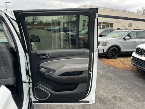 Used 2019 Chevrolet Suburban LT image 27