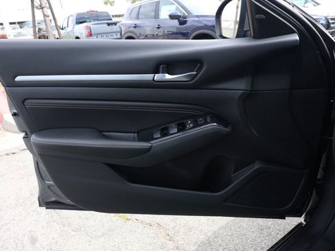 Used 2021 Nissan Altima 2.5 SV w/ SV Premium Package image 22