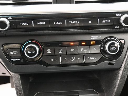 Used 2020 Kia Niro EX w/ Cold Weather Package image 23