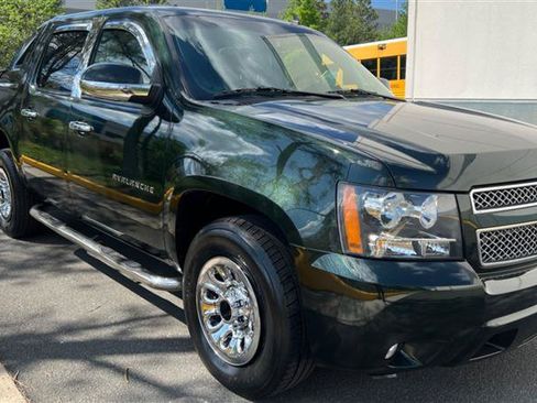 Used 2013 Chevrolet Avalanche LT RWD image 24