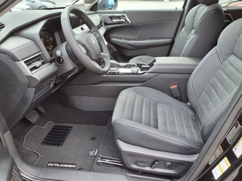 New 2025 Mitsubishi Outlander SE image 5