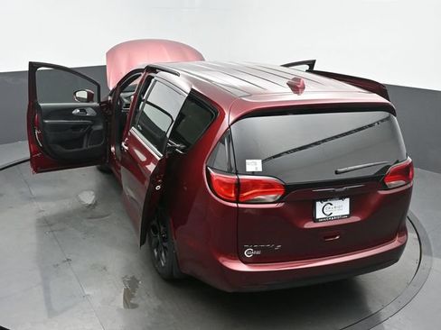 Used 2020 Chrysler Pacifica Touring w/ S Appearance Package FWD image 62