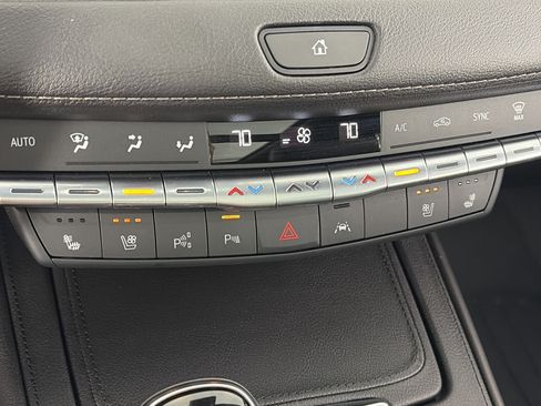 Used 2022 Cadillac XT4 Premium Luxury w/ Technology Package AWD/4WD image 27