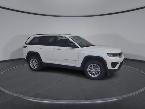 New 2026 Jeep Grand Cherokee Laredo X AWD/4WD image 2