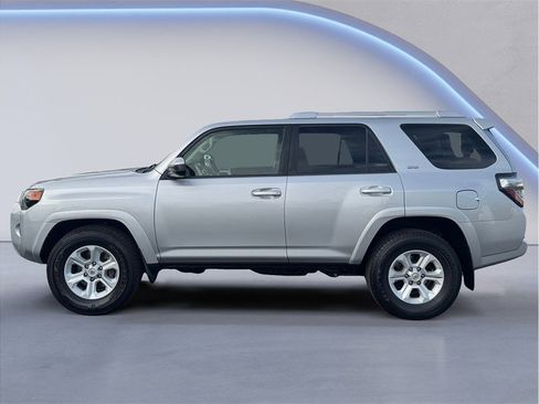 Used 2016 Toyota 4Runner SR5 image 3