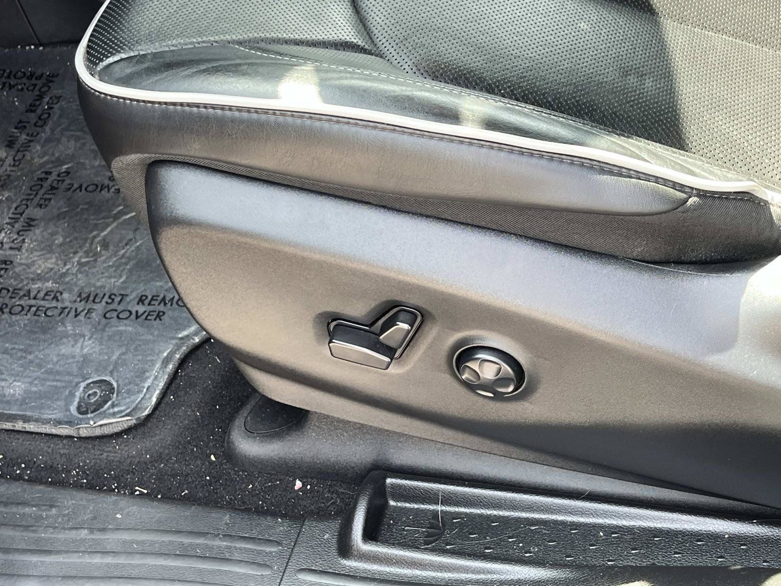 Used 2025 Chrysler Pacifica Limited FWD image 28