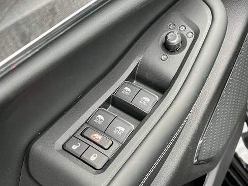 New 2025 Jeep Grand Cherokee Overland w/ Adv Protech Group III image 21