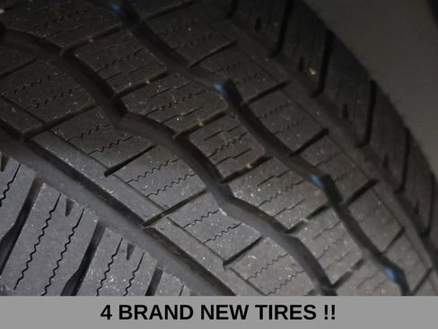 Used 2021 GMC Yukon Denali w/ LPO, Illumination Package AWD/4WD image 9