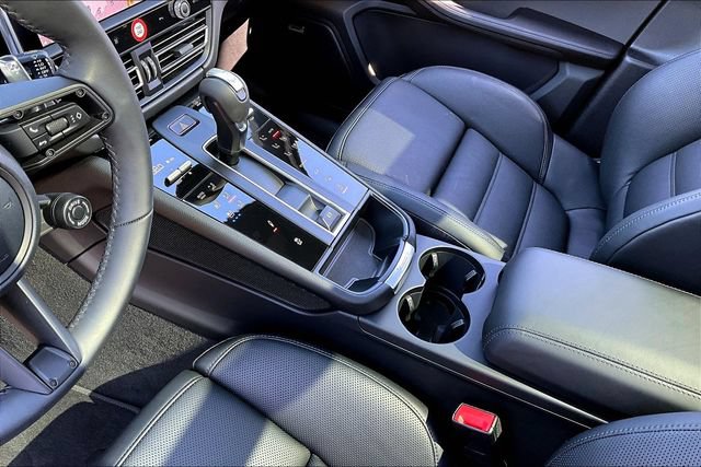 Used 2026 Porsche Macan AWD/4WD image 18