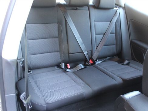 Used 2012 Volkswagen Golf 2-Door FWD image 15