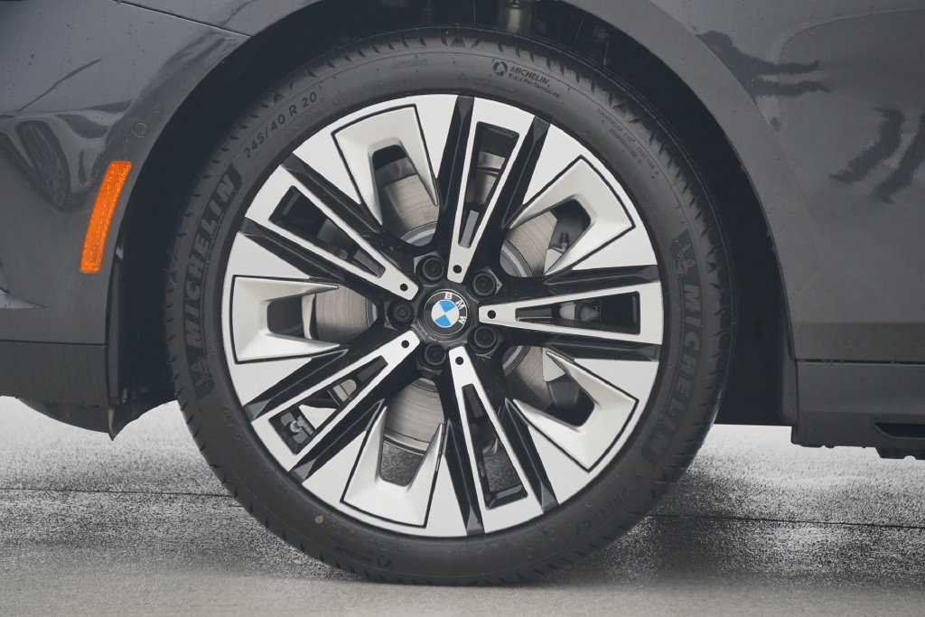 Used 2026 BMW 530i w/ Premium Package RWD image 5