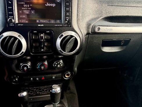 Used 2015 Jeep Wrangler Unlimited Sahara w/ Max Tow Package AWD/4WD image 17