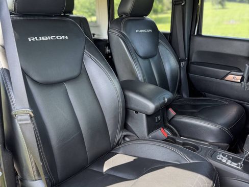 Used 2014 Jeep Wrangler Unlimited Rubicon w/ Dual Top Group AWD/4WD image 16