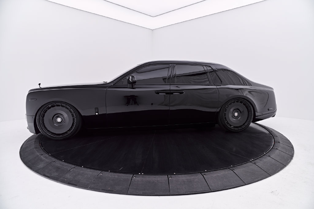 Used 2024 Rolls-Royce Phantom Sedan w/ The Phantom Package RWD image 11