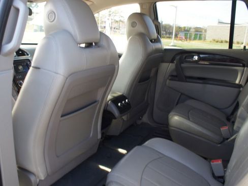 Used 2017 Buick Enclave Leather image 10