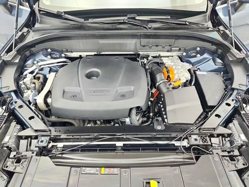 Certified 2022 Volvo XC60 T8 Inscription Expression w/ Climate Package image 39