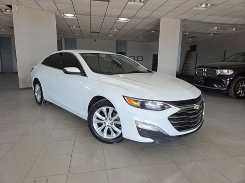 Used 2019 Chevrolet Malibu LT FWD image 1