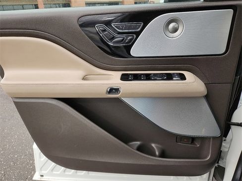 Used 2023 Lincoln Aviator Reserve w/ Equipment Group 201A image 12