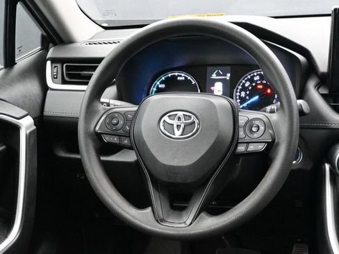 Used 2022 Toyota RAV4 XLE AWD/4WD image 12