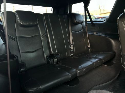 Used 2019 Cadillac Escalade ESV Platinum image 33