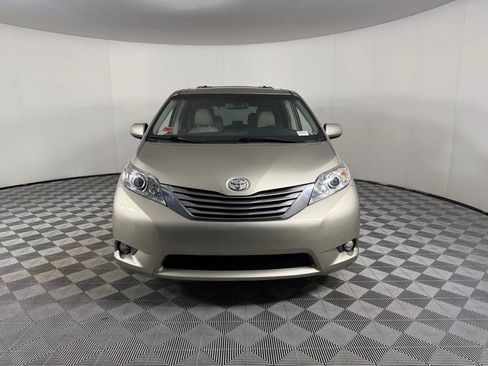 Used 2016 Toyota Sienna XLE w/ XLE Navigation Package image 9