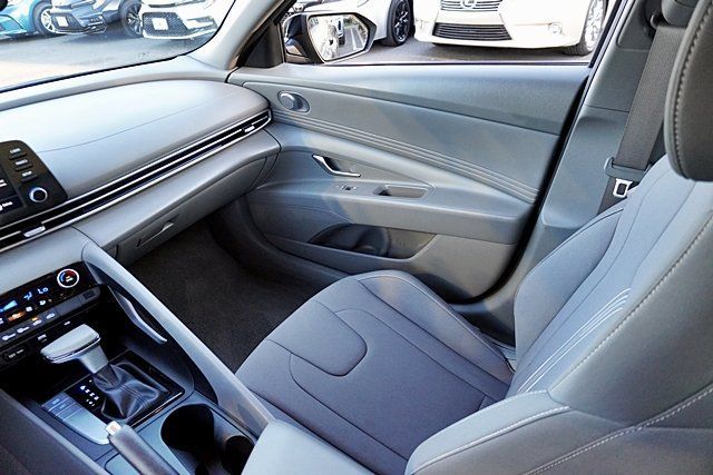 Certified 2026 Hyundai Elantra Sport FWD image 30