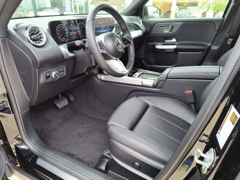 New 2024 Mercedes-Benz GLB 250 image 2
