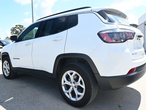 Used 2024 Jeep Compass Latitude AWD/4WD image 4