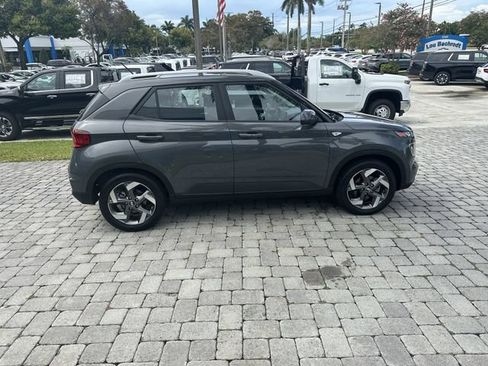 Used 2025 Hyundai Venue SEL FWD image 14