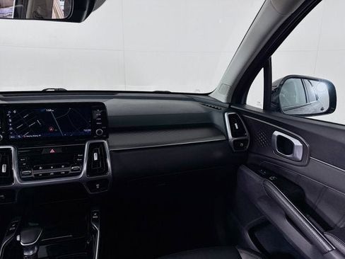Certified 2022 Kia Sorento SX image 24