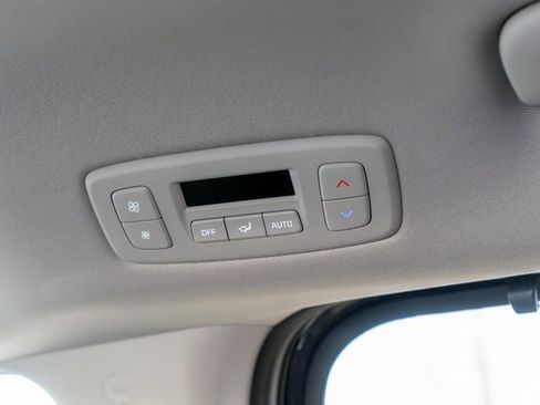 Used 2025 Kia Carnival EX image 16