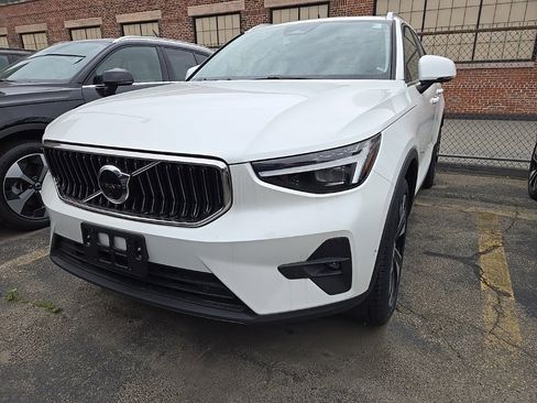 New 2025 Volvo XC40 B5 Ultra w/ Climate Package image 2