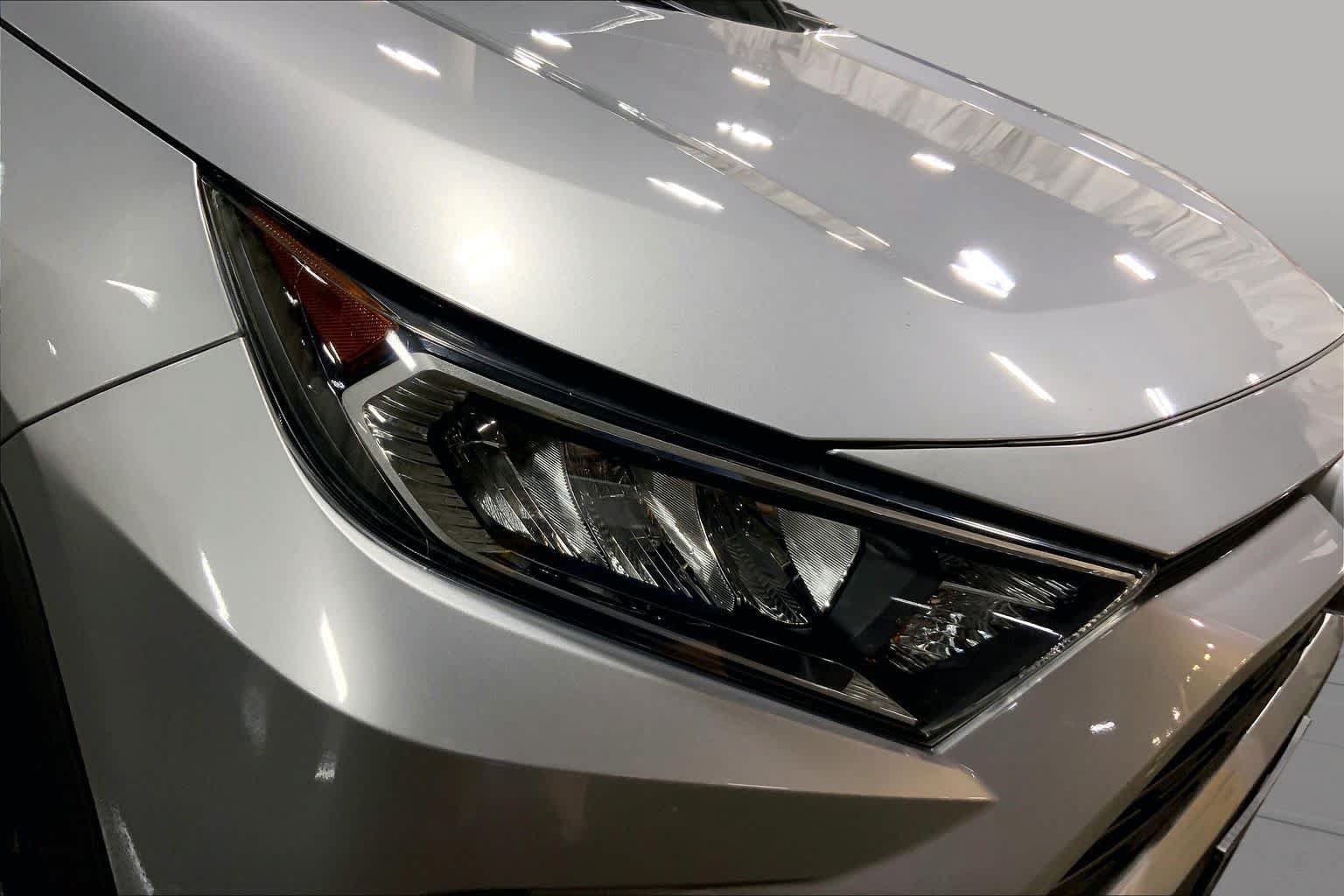 Used 2020 Toyota RAV4 XLE w/ Convenience Package AWD/4WD image 28