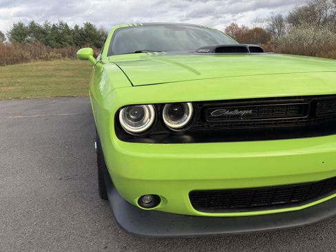 Used 2015 Dodge Challenger R/T image 12