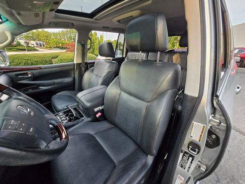 Used 2011 Lexus LX 570 4WD w/ Luxury Pkg image 16