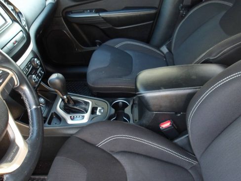 Used 2015 Jeep Cherokee Latitude w/ Comfort/Convenience Group FWD image 17