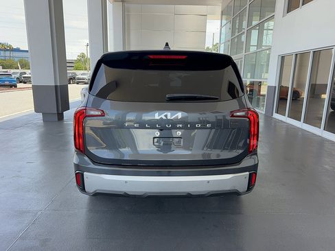 Used 2023 Kia Telluride LX FWD image 6