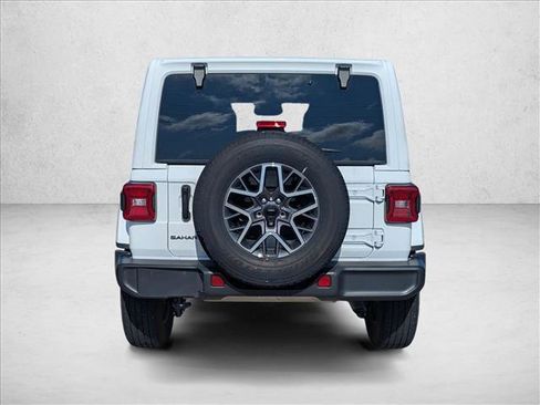 Used 2026 Jeep Wrangler Unlimited Sahara AWD/4WD image 6